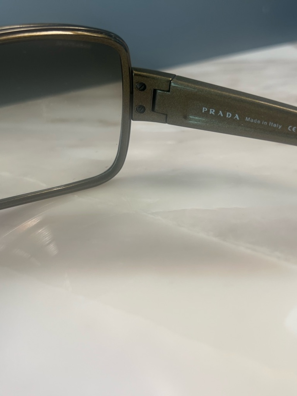 PRADA
PRADA SPS 55G
Green Khaki
Shield Mask
Sunglasses
Vintage - Picture 5 of 12